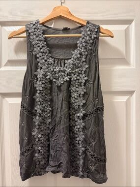 POL Gray Floral-Embroidered Tank Top
